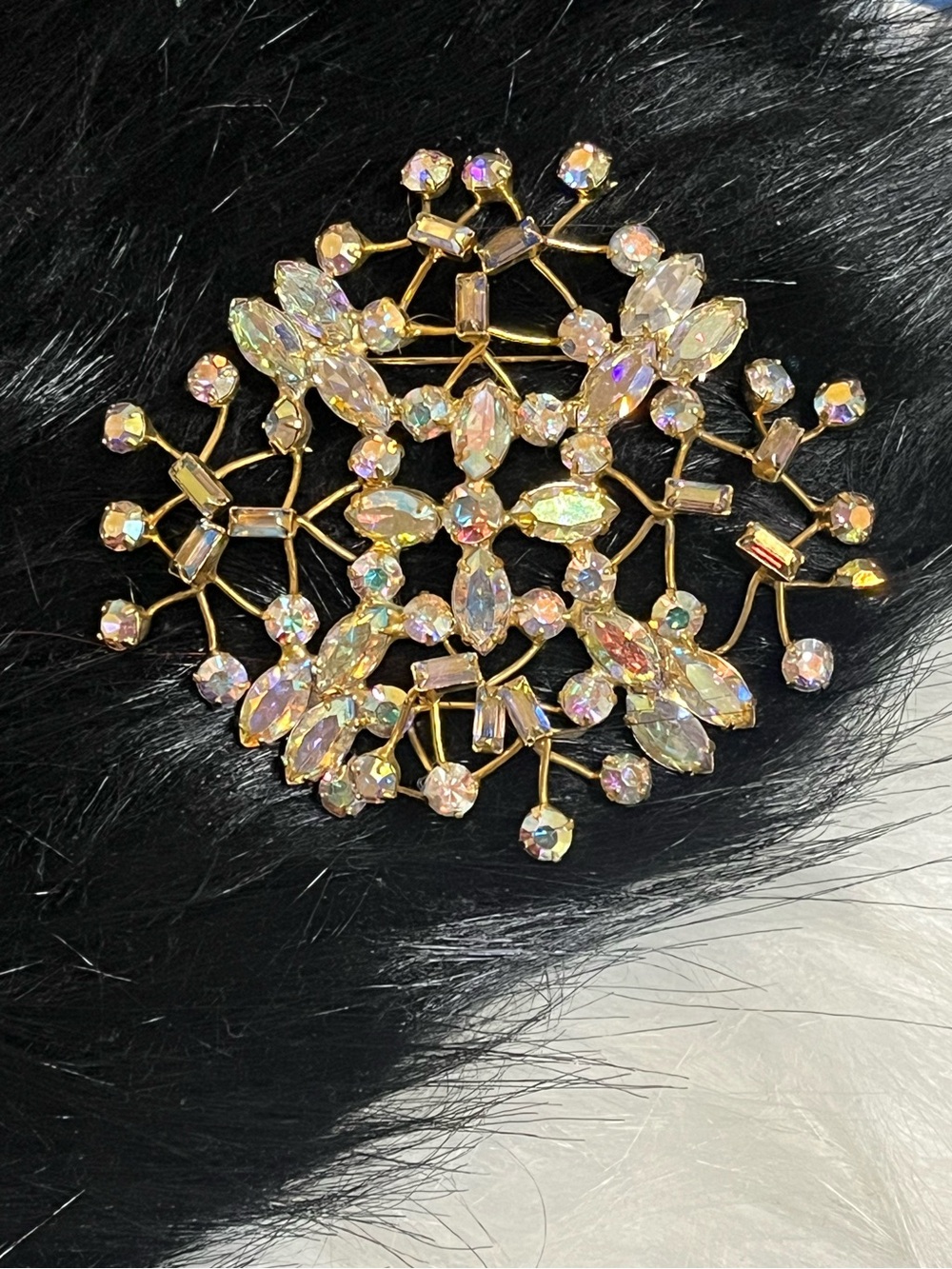 Vintage Sparkling Rhinestones Brooch